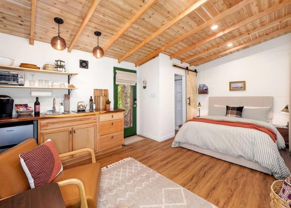 Relaxing Tree House in Sequim, Washington, Perfect for a Glamping Getaway to Olympic National Park House in Sequim