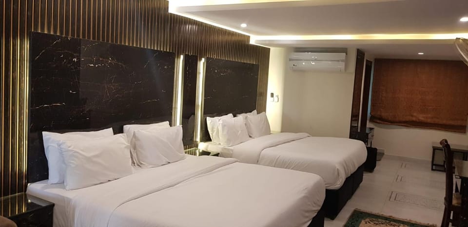 Photo of the whole room, air conditioner