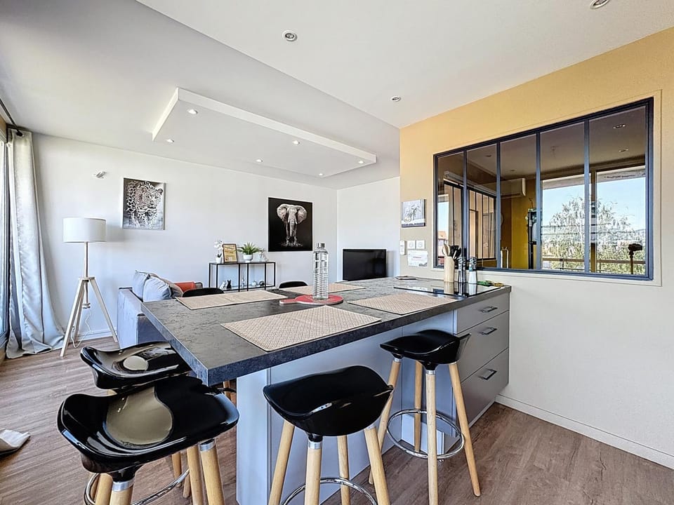 TV and multimedia, Dining area