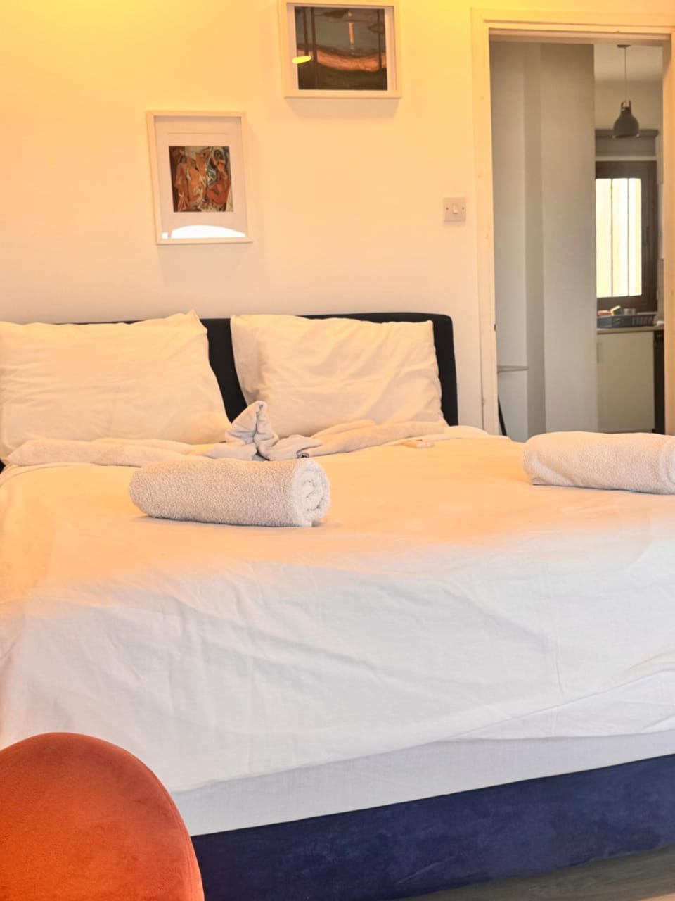 Bed, Photo of the whole room, Bedroom, towels
