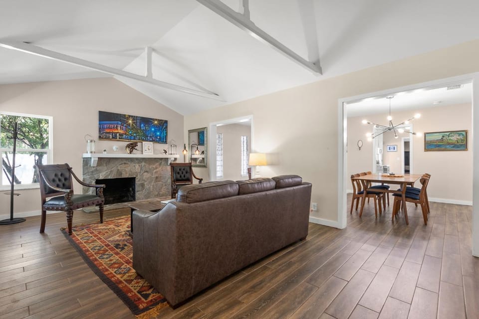 NEW Sunset Serenity - South Tampa Home with Pool House in Tampa