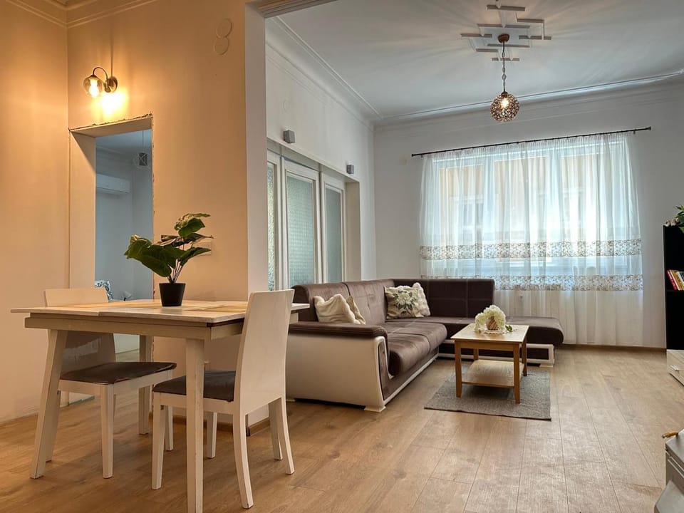 View (from property/room), Living room, Decorative detail, Seating area, Dining area