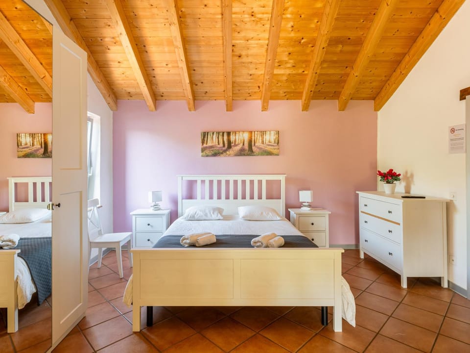 Photo of the whole room, Bedroom, Garden view, towels
