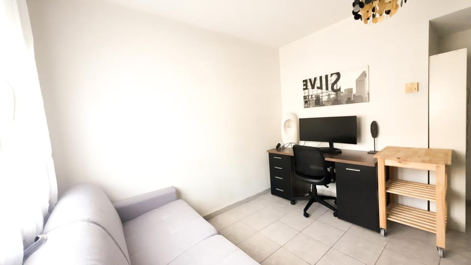 Bed, TV and multimedia, Living room, Seating area