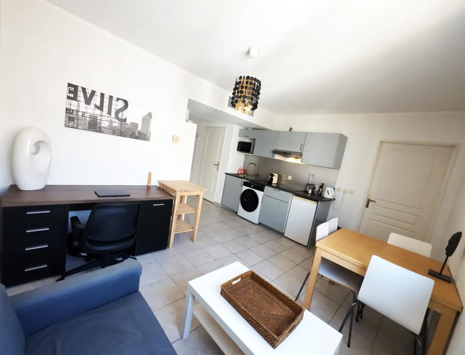 Kitchen or kitchenette, Living room, kitchen