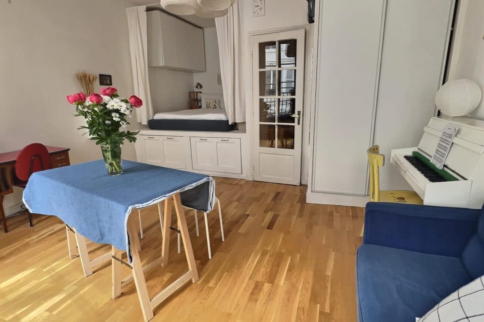 Bright 28m apartment in the old Halles district Apartment in Paris