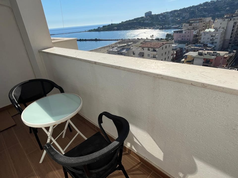 Natural landscape, Balcony/Terrace, Balcony/Terrace, Seating area, City view, Landmark view, Sea view