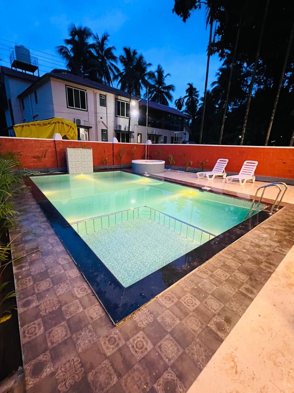 Swimming pool