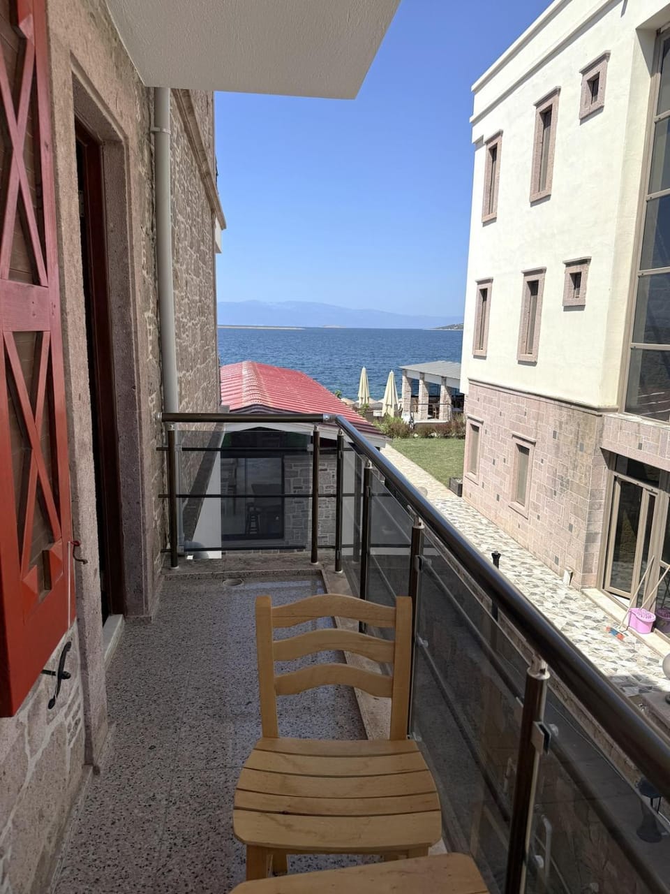 Red Shutters Cunda - Private Beach & Breakfast Bed and Breakfast in İzmir Province