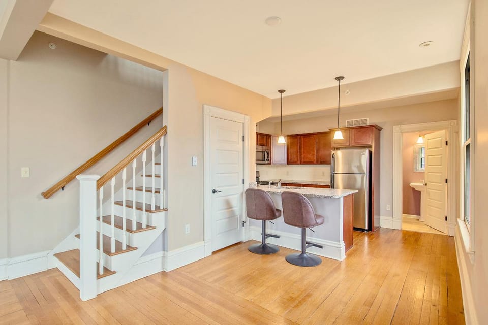 Kitchen or kitchenette, Seating area