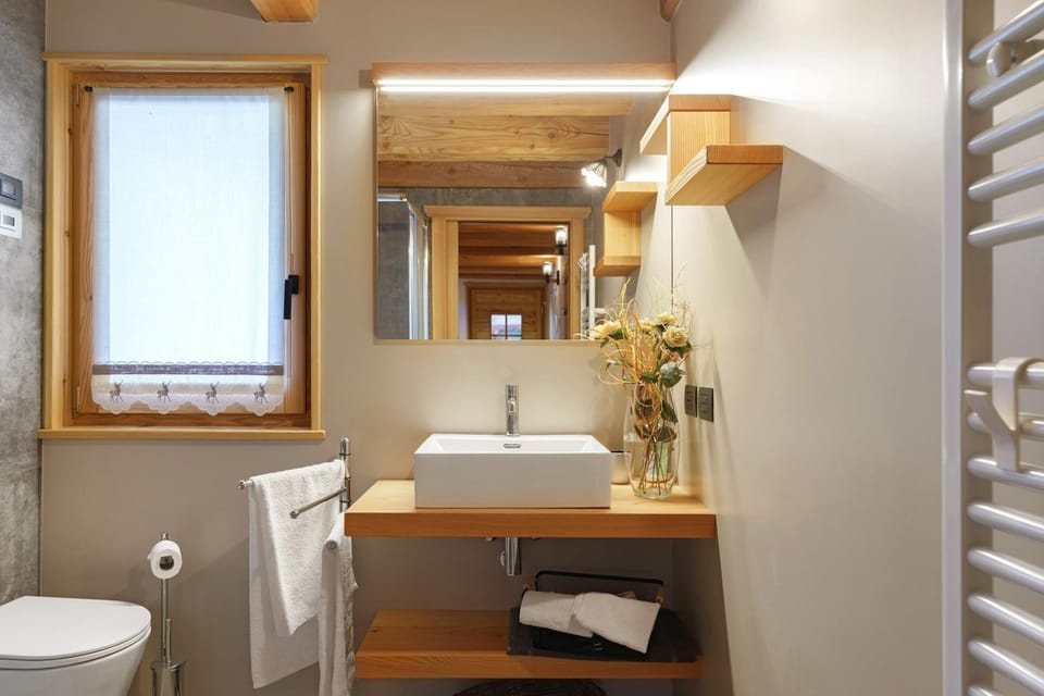 Bathroom, Living room