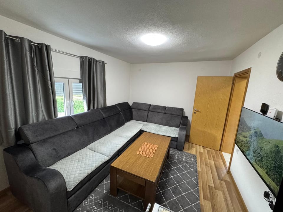 Communal lounge/ TV room, TV and multimedia, Living room, Photo of the whole room, Seating area, Evening entertainment