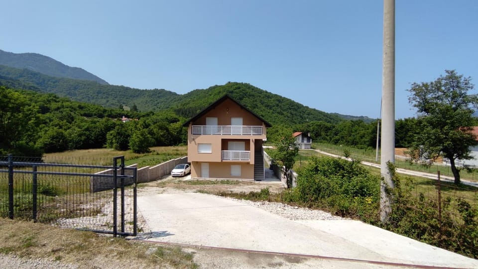 Property building, Spring, Day, Neighbourhood, Natural landscape, Mountain view