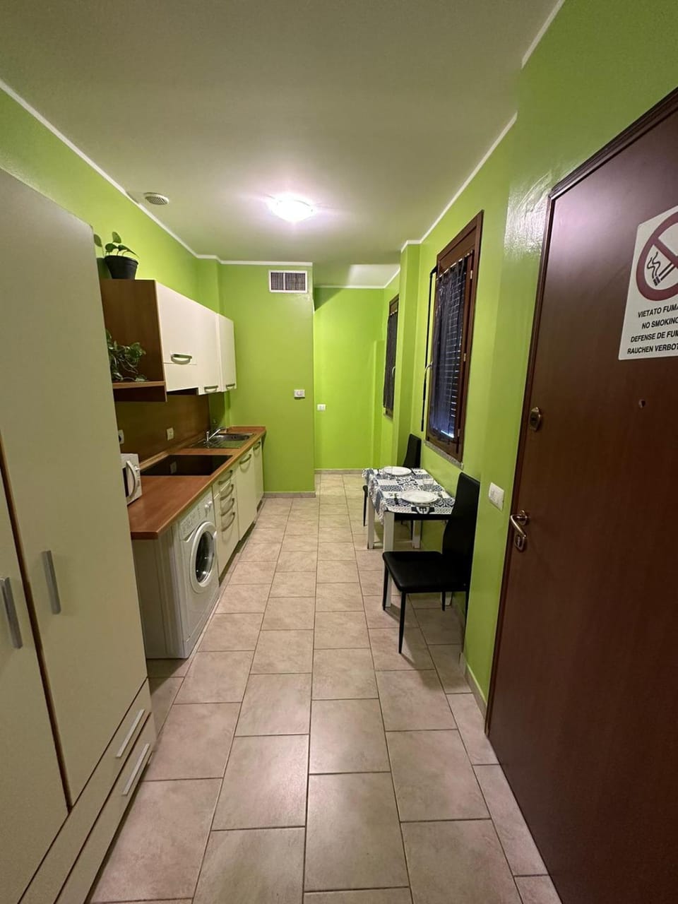 Kitchen or kitchenette, oven