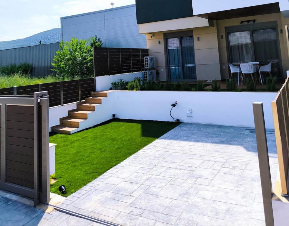 Garden, Garden, Parking