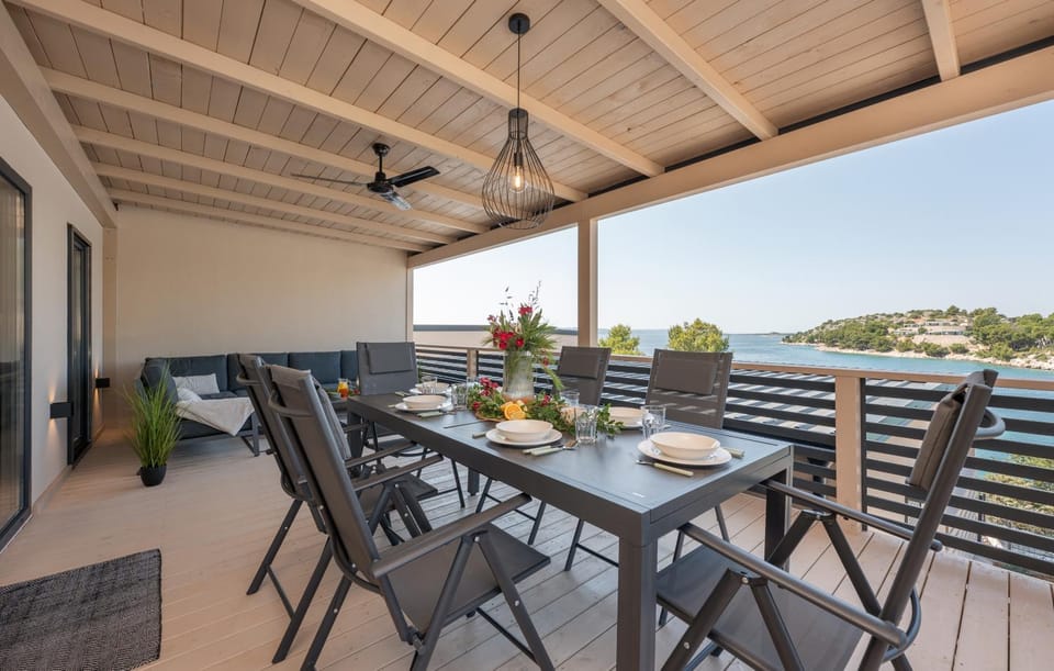 Day, View (from property/room), Balcony/Terrace, Seating area, Sea view