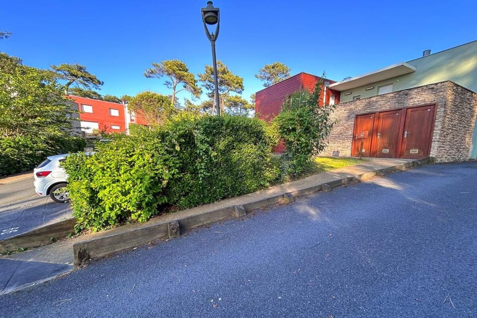 Property building, Street view
