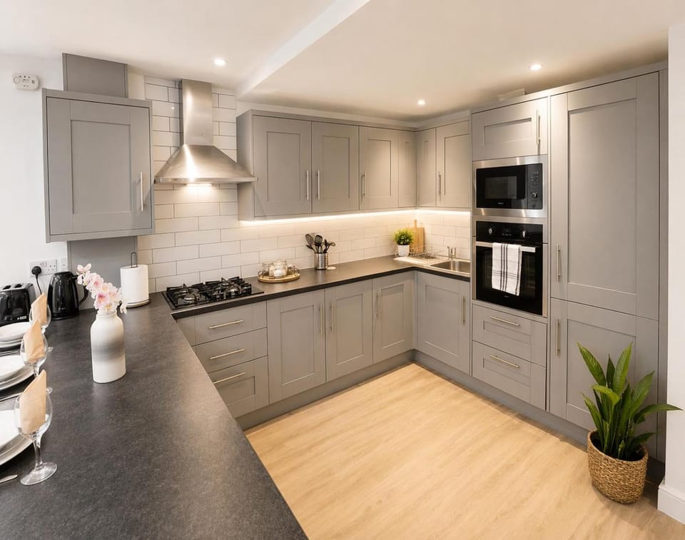 Boutique 2 Bed Bristol Abode - Parking - Garden Apartment in Bristol