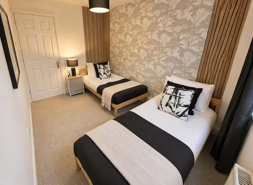 Boutique 2 Bed Bristol Abode - Parking - Garden Apartment in Bristol