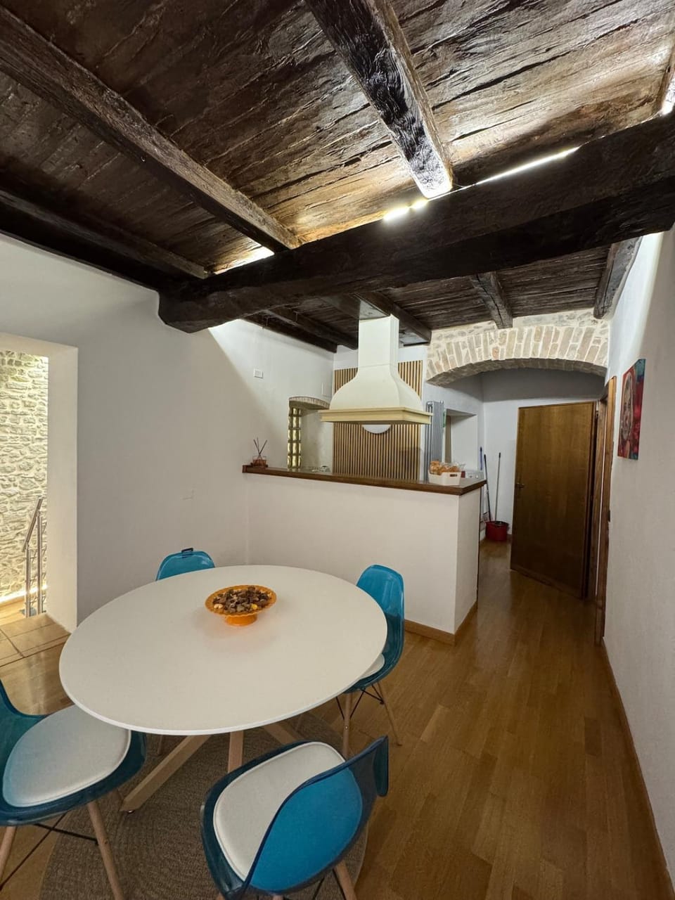 Kitchen or kitchenette, Seating area, Dining area