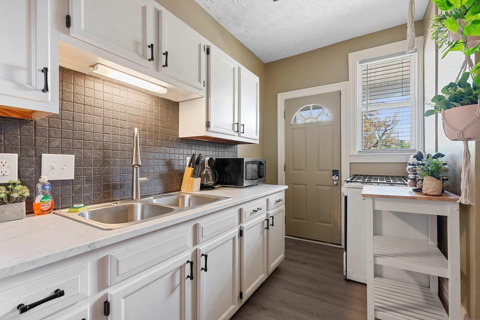 Merion Village Residences - Escape the Hustle & Bustle Apartment in Ohio