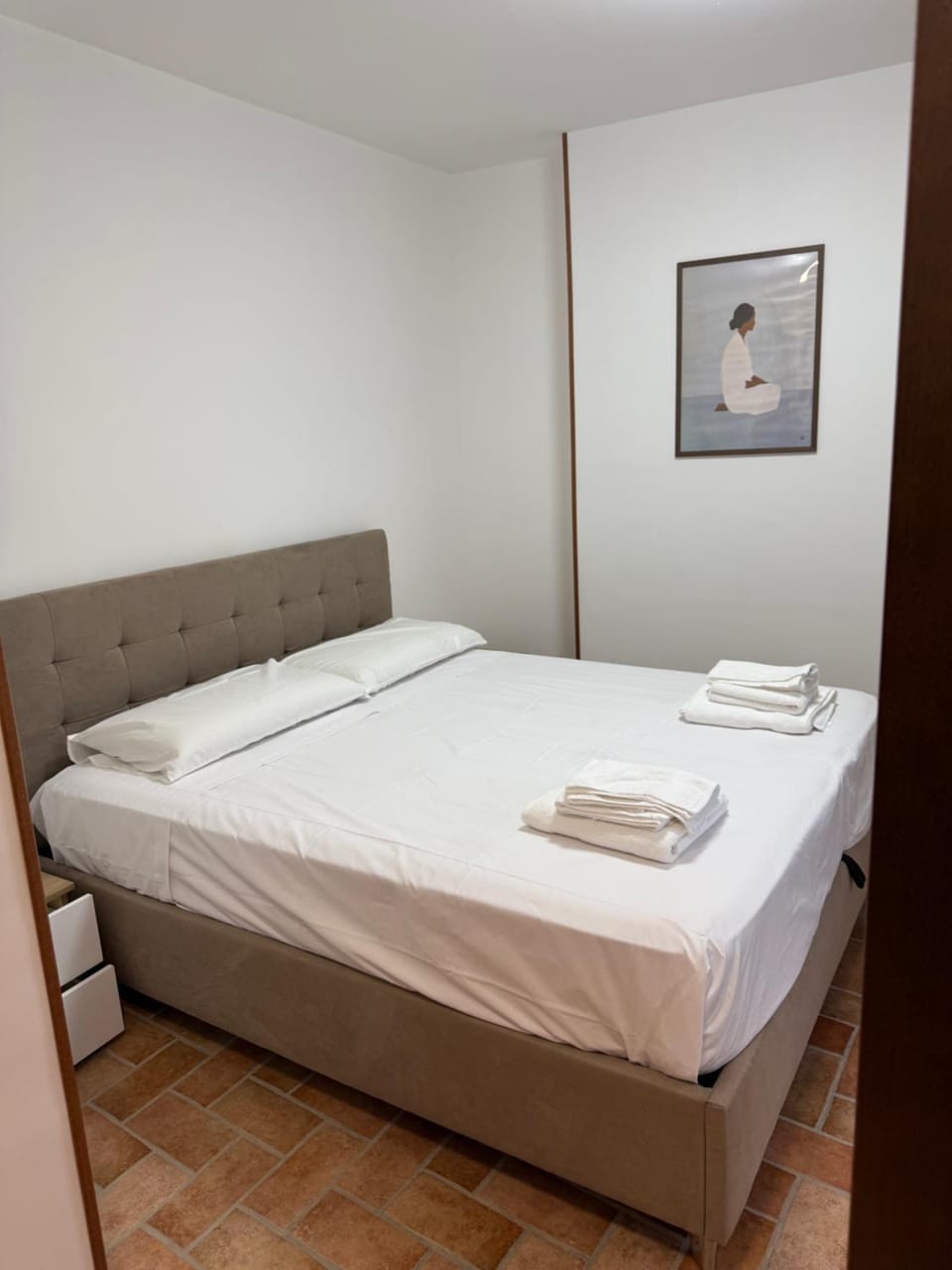 Bed, Photo of the whole room, towels
