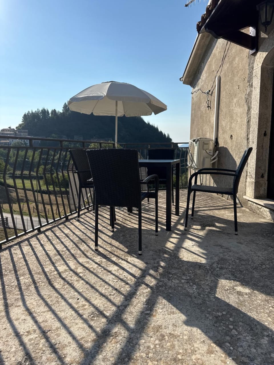 Balcony/Terrace, Mountain view