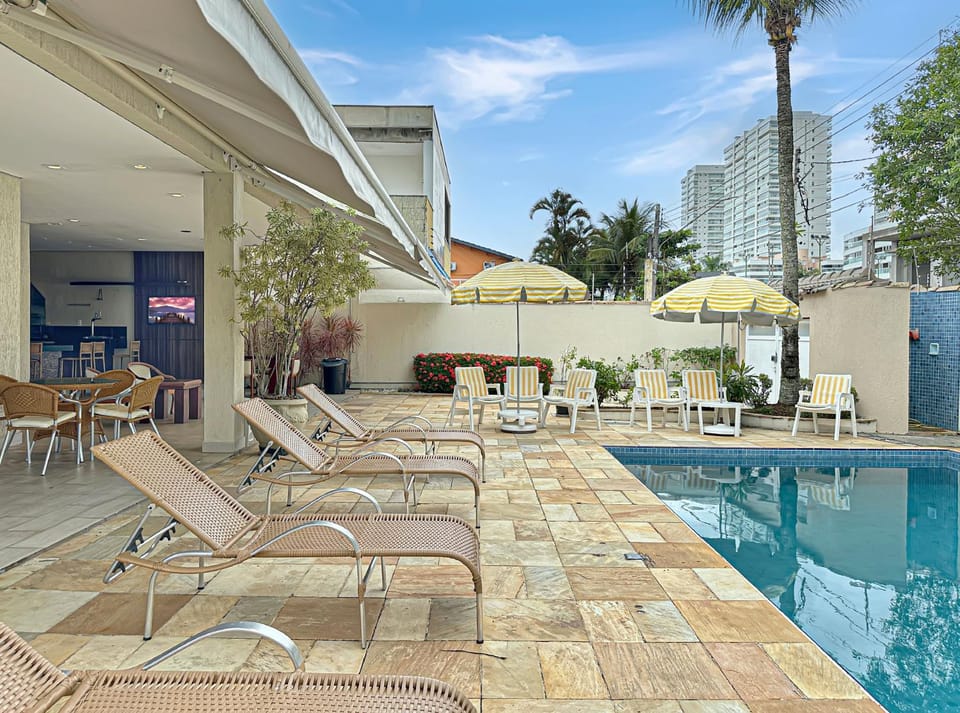 Day, Swimming pool, sunbed