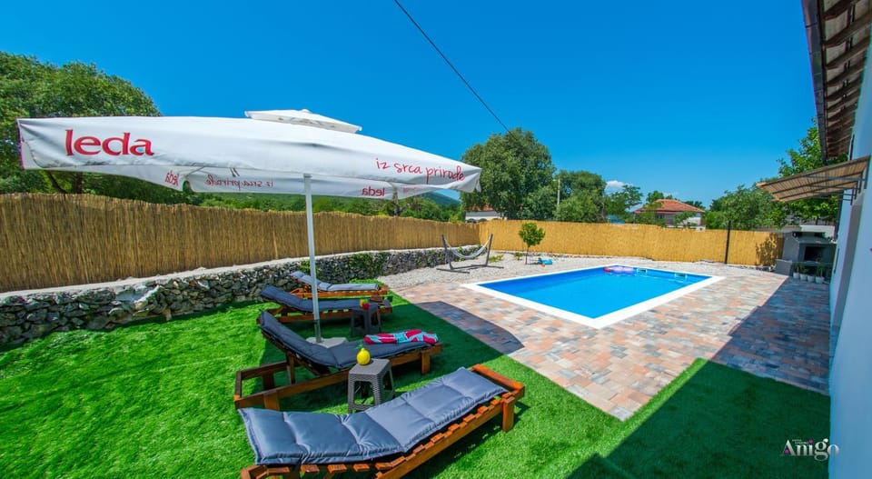 Garden, Pool view, Swimming pool, sunbed