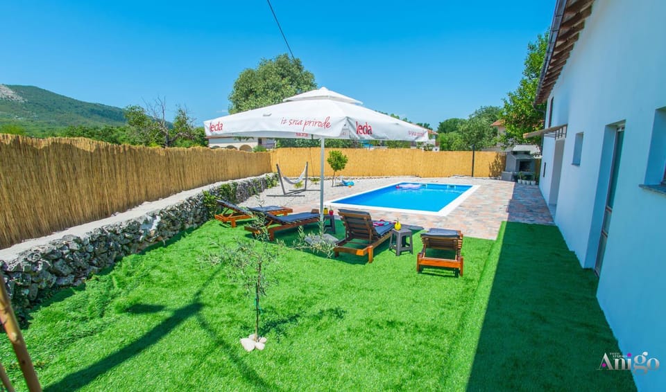 Garden, Mountain view, Pool view, Swimming pool, sunbed