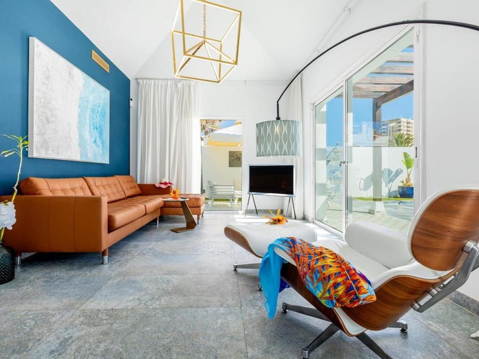 Communal lounge/ TV room, TV and multimedia, Living room, Seating area