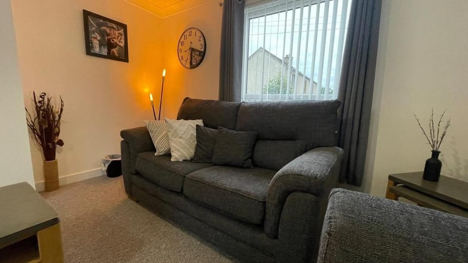 The Den - by Caithness Luxury Apartments NC500 - 2 Bedroom holiday home - Sleeps Work teams upto 2 & holiday makers upto 4 - BUDGET FRIENDLY FOR LONG STAY TRADES - CONTACT US - Apartment in Wick