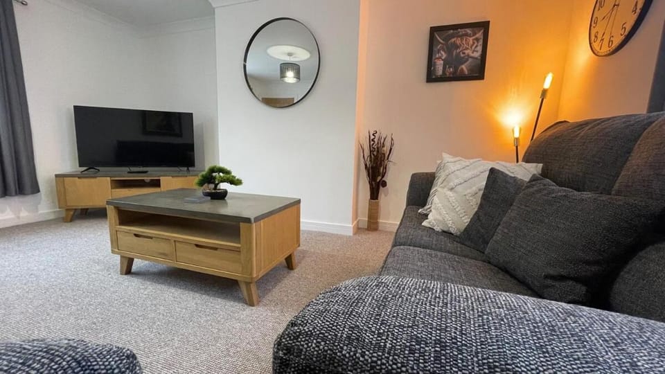 The Den - by Caithness Luxury Apartments NC500 - 2 Bedroom holiday home - Sleeps Work teams upto 2 & holiday makers upto 4 - BUDGET FRIENDLY FOR LONG STAY TRADES - CONTACT US - Apartment in Wick