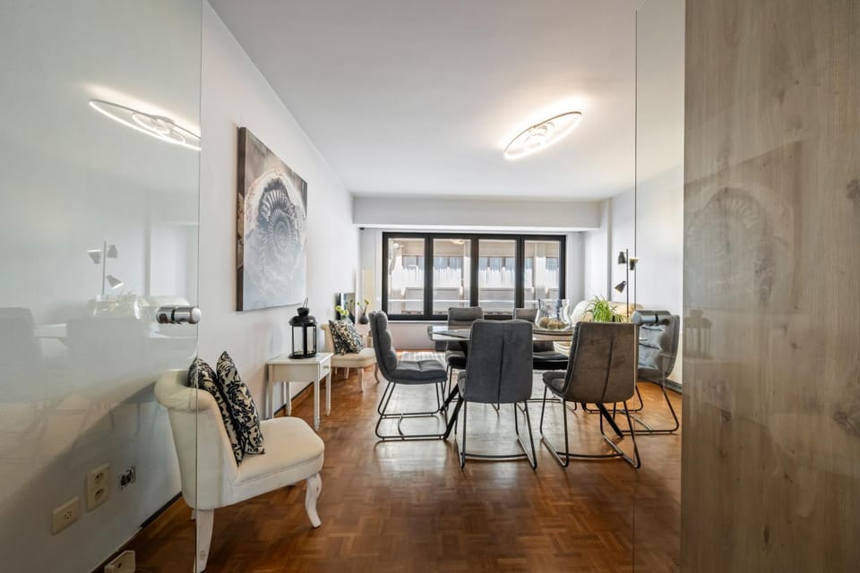 Living room, Seating area, Dining area