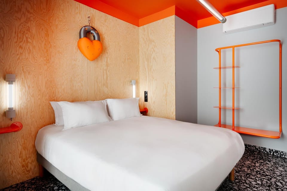 Bed, Photo of the whole room, Bedroom, wardrobe