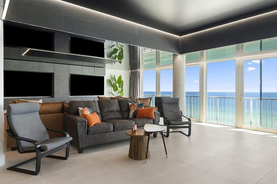 The Summit Penthouse 1501 House in Lower Grand Lagoon