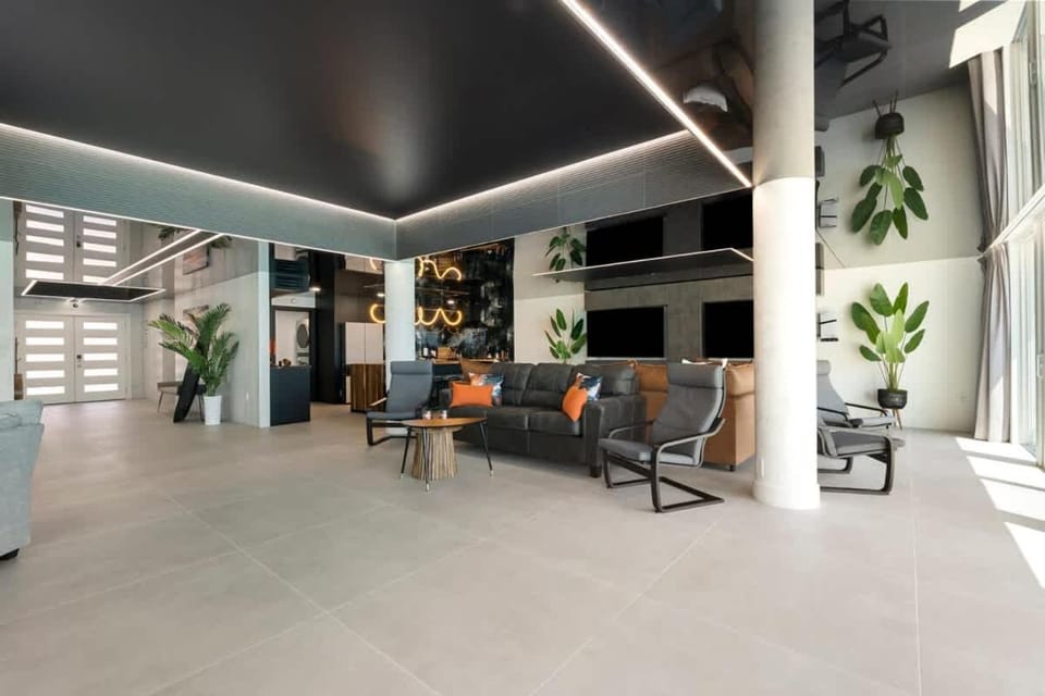 The Summit Penthouse 1501 House in Lower Grand Lagoon
