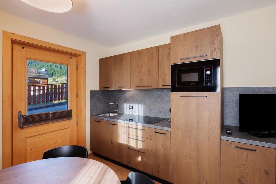 Kitchen or kitchenette, Living room