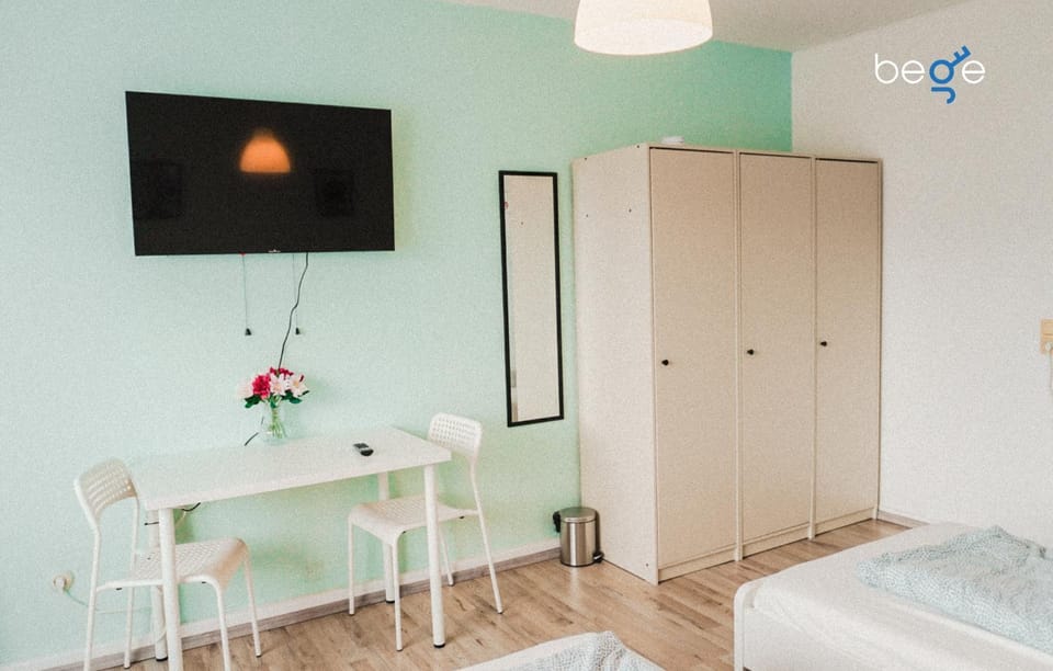 Bed, TV and multimedia, Photo of the whole room, Bedroom, wardrobe
