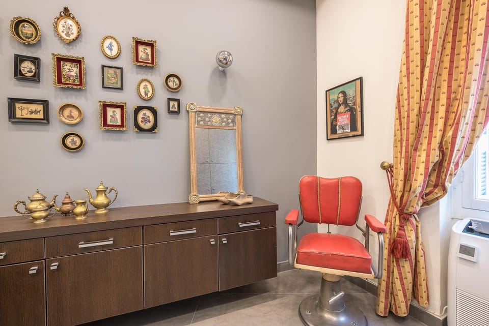 Living room, Seating area