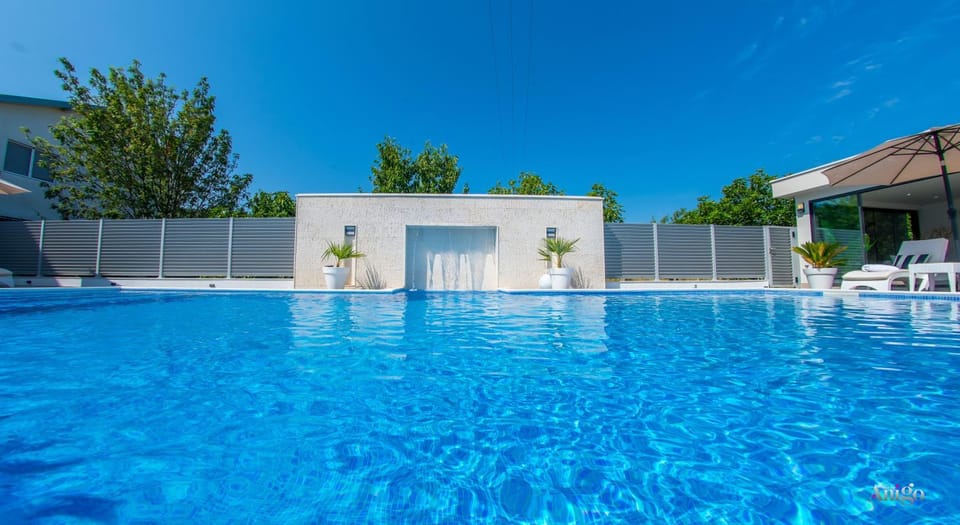 Patio, Pool view, Swimming pool, Swimming pool, sunbed