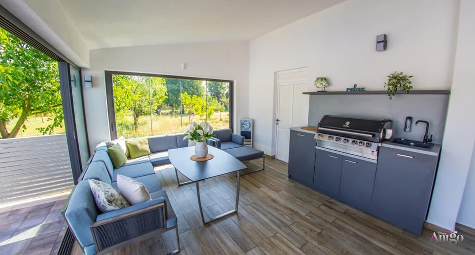 BBQ facilities, View (from property/room), Kitchen or kitchenette, Seating area, Dining area, Garden view