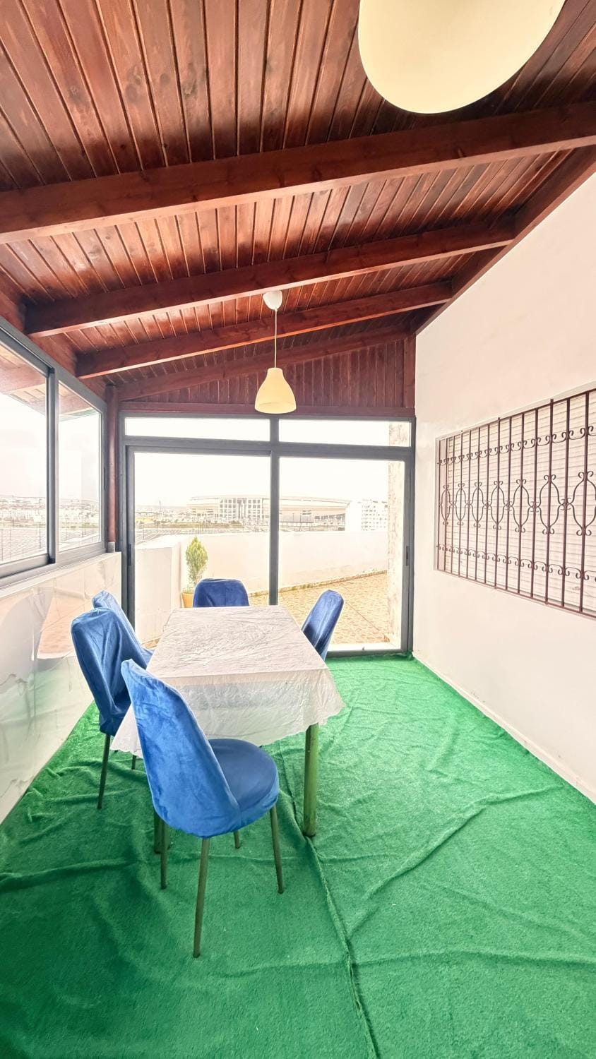 App Moyen standing avec Terrasse Apartment in Tangier