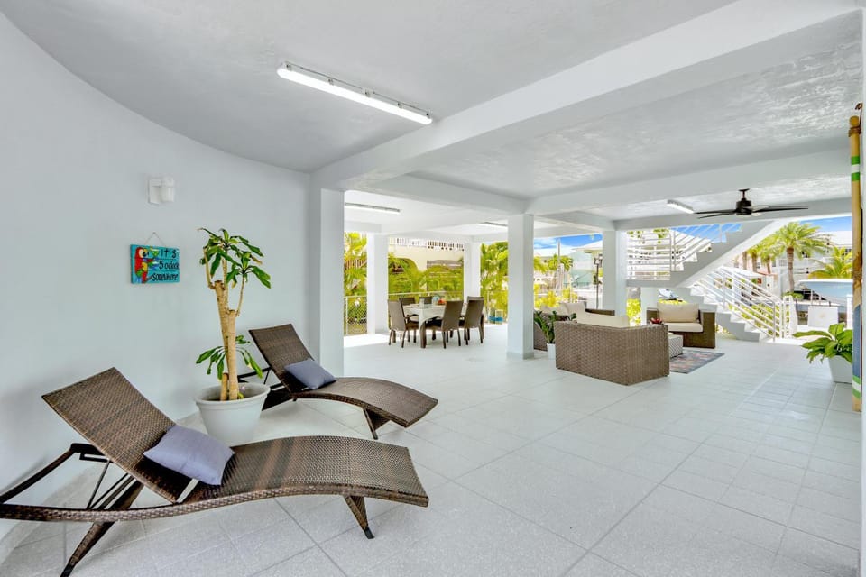 Keys Harbor - Waterfront, Private Boat Dock, Outdoor Oasis House in Key Largo