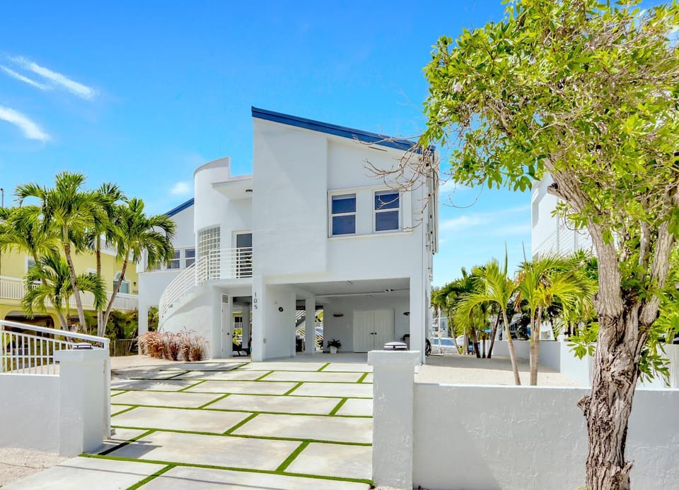 Keys Harbor - Waterfront, Private Boat Dock, Outdoor Oasis House in Key Largo