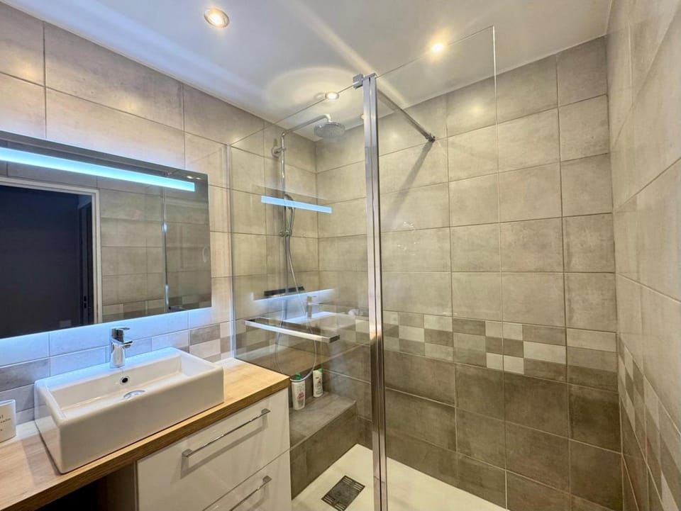 The Maritime Escape F3 Port & Historic Center Apartment in Cabourg