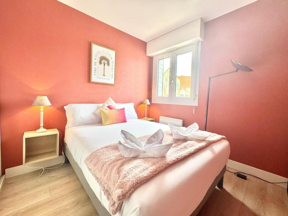 The Maritime Escape F3 Port & Historic Center Apartment in Cabourg