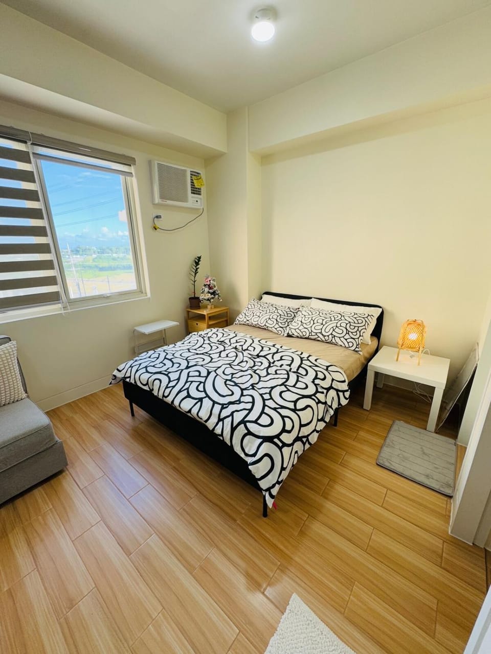 Bedroom, air conditioner