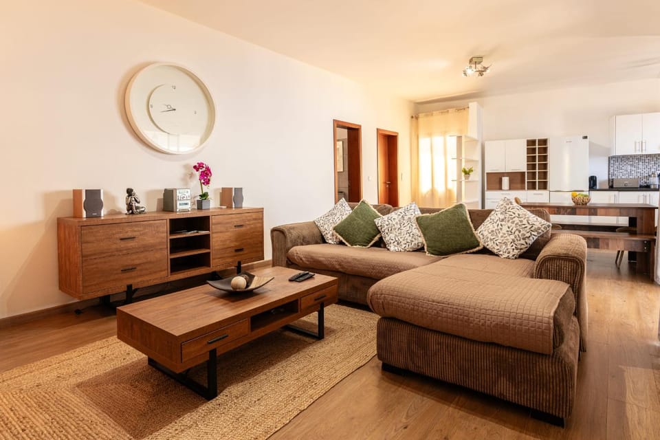 TV and multimedia, Kitchen or kitchenette, Living room