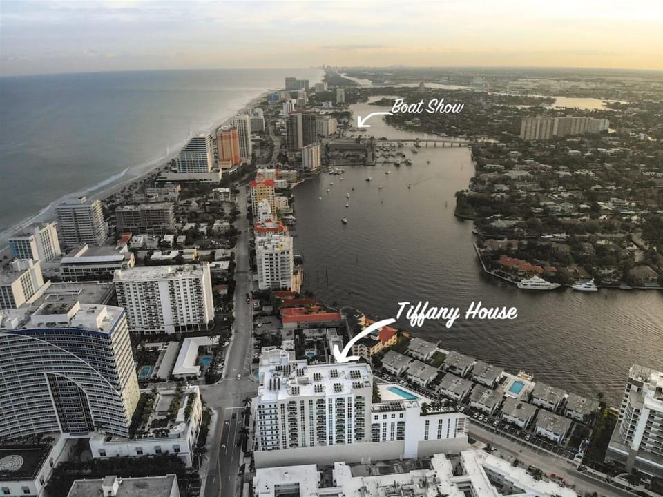 Tiffany Shoreline - PH Floor, Ocean View, Walk to beach House in Fort Lauderdale